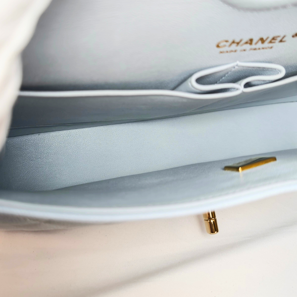 画像をギャラリービューアに読み込む, CHANEL スカイ ベイビー ブルー キャビアスキン  マトラッセ ダブルフラップ 25 ショルダーバッグ 
