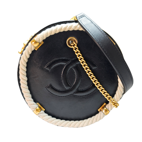 이미지를 갤러리 뷰어에 로드 , CHANEL 2019 Crumpled Calfskin En Vogue Round Shoulder Bag
