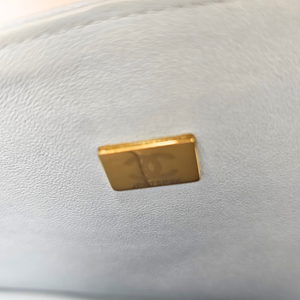 CHANEL スカイ ベイビー ブルー キャビアスキン  マトラッセ ダブルフラップ 25 ショルダーバッグ 