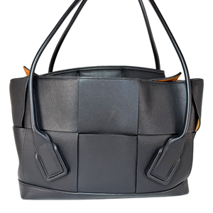 BOTTEGA VENETA アルコ ブラックレザー イントレチャート ショルダーバッグ