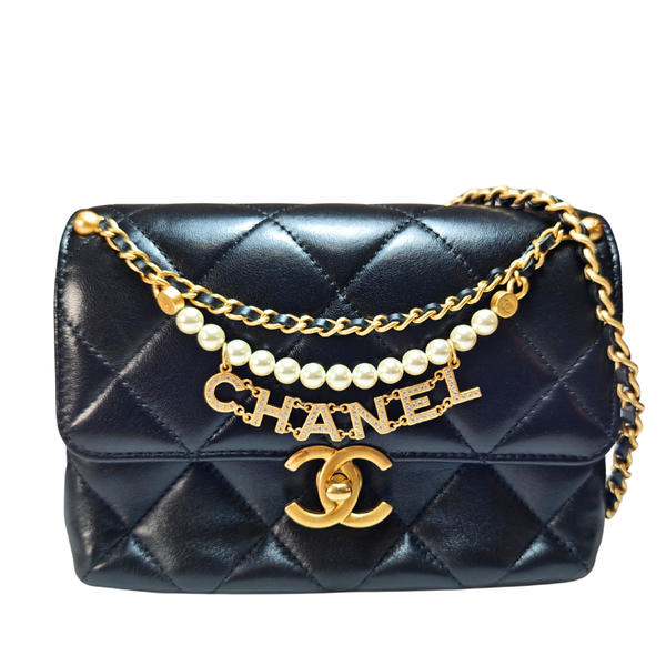 画像をギャラリービューアに読み込む, CHANEL CC ラムスキン パールチャーム シングルフラップ クロスボディバッグ
