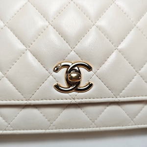 CHANEL Pearl Top Handle White Lambskin Wallet on Chain