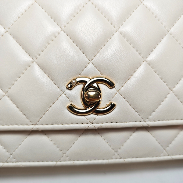 Load image into Gallery viewer, CHANEL Pearl Top Handle White Lambskin Wallet on Chain
