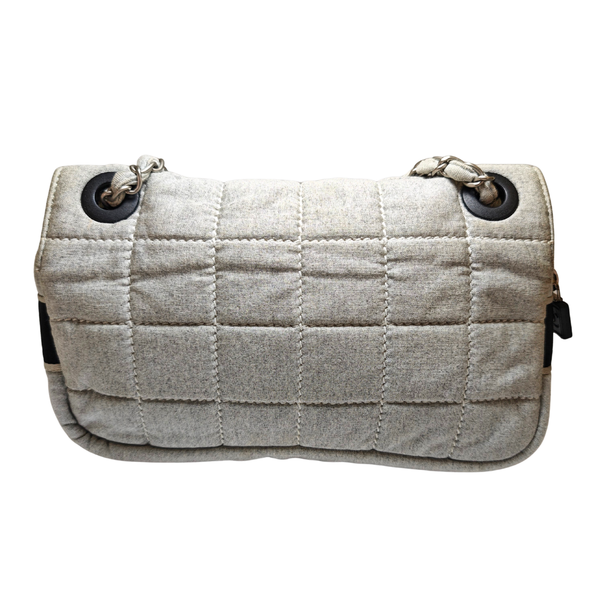 将图片加载到图库查看器，CHANEL Quilted Sports Flap Grey Cotton Shoulder Bag
