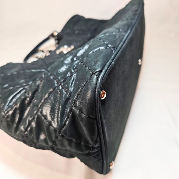 이미지를 갤러리 뷰어에 로드 , CHANEL Black Wild Stitch On the Road Tote Bag
