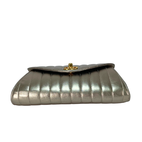 이미지를 갤러리 뷰어에 로드 , CHANEL Mademoiselle Gold  Evening Clutch Purse Gold Hardware, 1992
