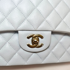 CHANEL スカイ ベイビー ブルー キャビアスキン  マトラッセ ダブルフラップ 25 ショルダーバッグ 