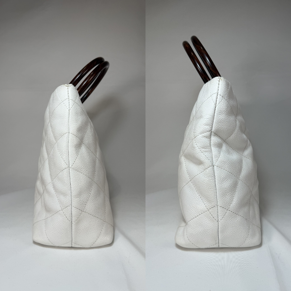 Load image into Gallery viewer, CHANEL Vintage White Caviarskin Leather Wood Handle Hand Bag
