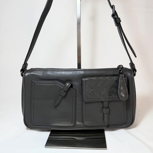 BOTTEGA VENETA イントレチャート マルチポケット ショルダーバッグ 