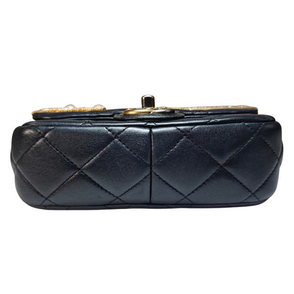 Load image into Gallery viewer, CHANEL Matelasse Clip Coco Lambskin Chain Shoulder Bag
