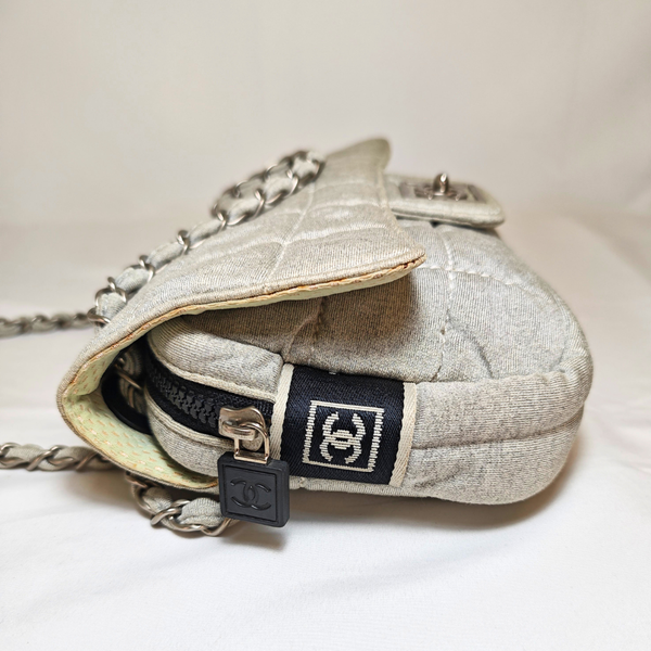 将图片加载到图库查看器，CHANEL Quilted Sports Flap Grey Cotton Shoulder Bag
