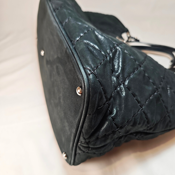 이미지를 갤러리 뷰어에 로드 , CHANEL Black Wild Stitch On the Road Tote Bag
