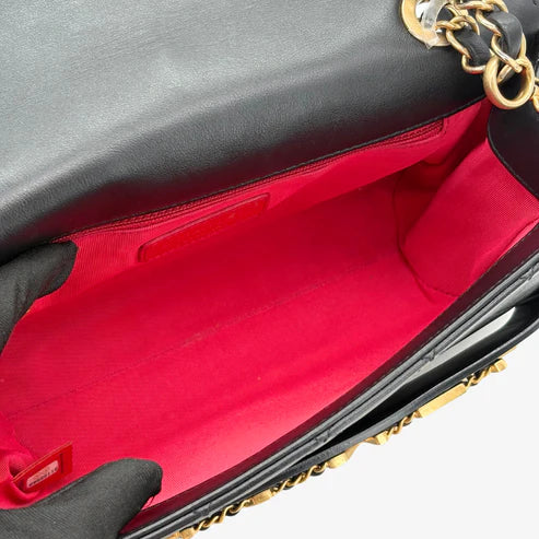 将图片加载到图库查看器，CHANEL Vintage Black Calfskin Enchained Flap Bag
