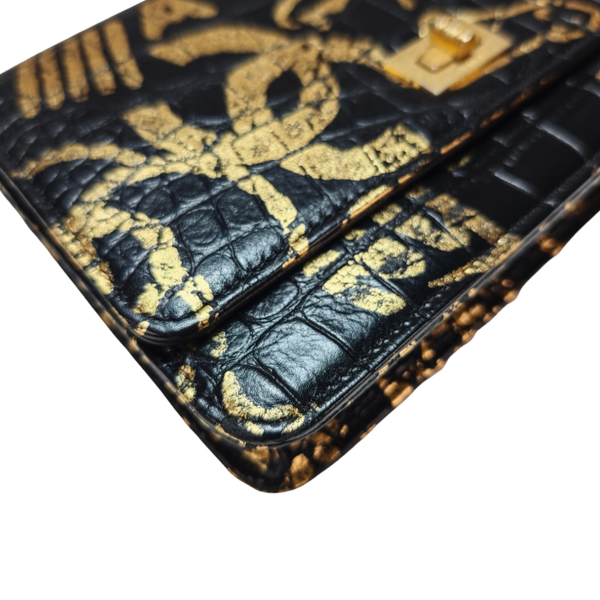 이미지를 갤러리 뷰어에 로드 , CHANEL Black Gold Graphic Wallet On Chain Bag
