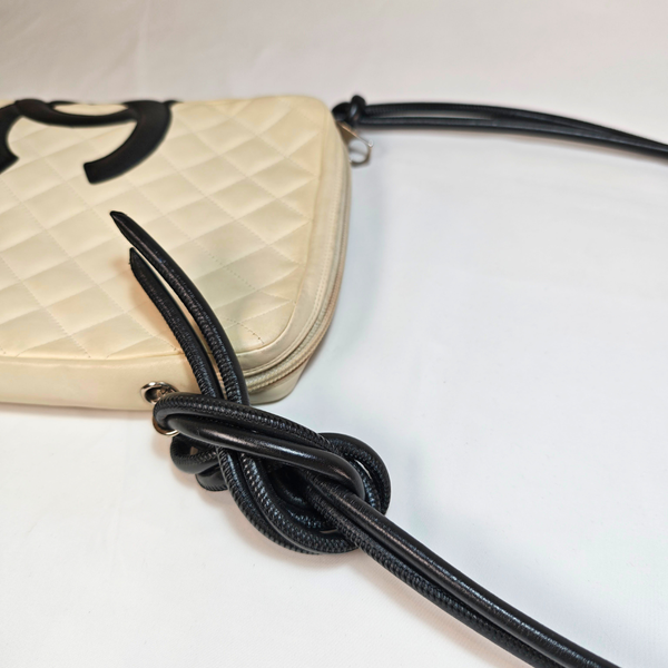 将图片加载到图库查看器，CHANEL Quilted Calfskin Cambon White Shoulder Bag
