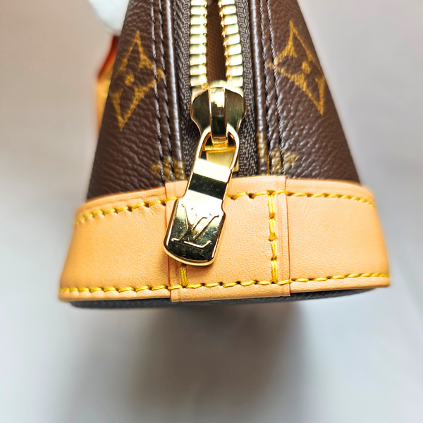 画像をギャラリービューアに読み込む, ルイヴィトン LOUIS VUITTON  ナノアルマ モノグラム（新品未使用）
