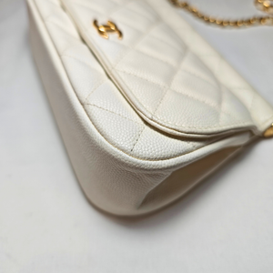 CHANEL ホワイト キャビアスキン CC チェーン付クラッチバッグ