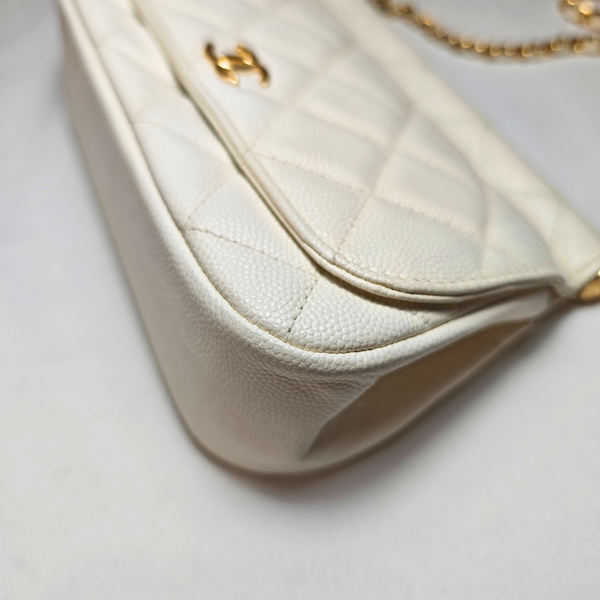 画像をギャラリービューアに読み込む, CHANEL ホワイト キャビアスキン CC チェーン付クラッチバッグ
