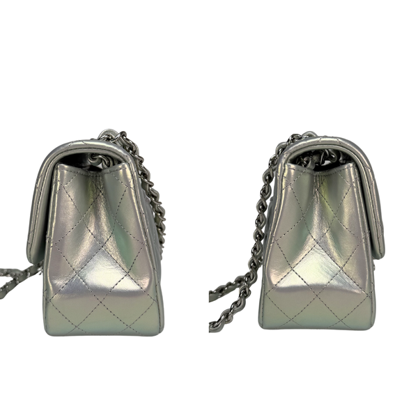 将图片加载到图库查看器，CHANEL Metallic Silver Calfskin Square Classic Flap Bag
