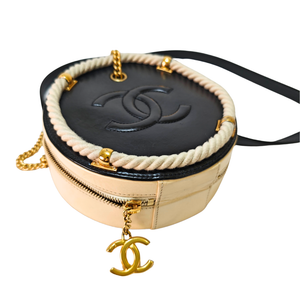 CHANEL 2019 Crumpled Calfskin En Vogue Round Shoulder Bag