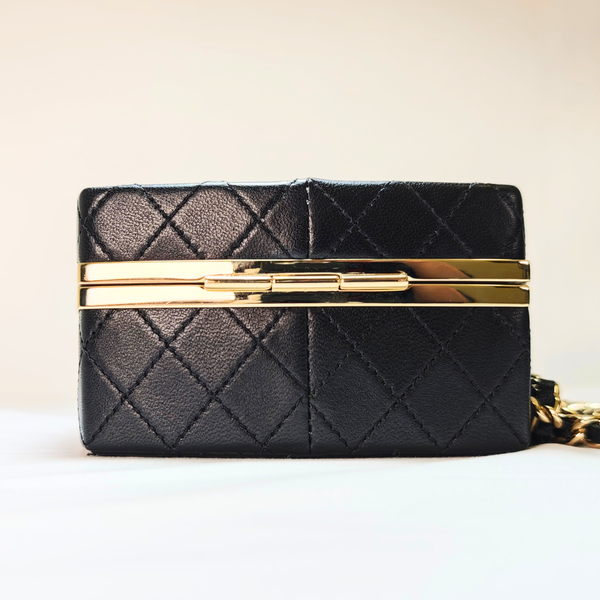 將圖片載入圖庫檢視器 CHANEL CC Make-Up Box Clutch with Chain Black

