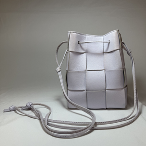 BOTTEGA VENETA ラヴェンダー　イントレチャート　スモール　ラムスキン　ショルダーバッグ　