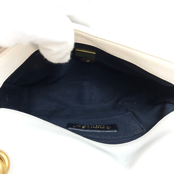 이미지를 갤러리 뷰어에 로드 , CHANEL White Quilted Chain Flap Bag
