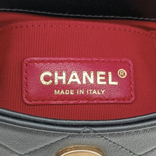 将图片加载到图库查看器，CHANEL Black Calfskin Imitation Pearls Flap Bag
