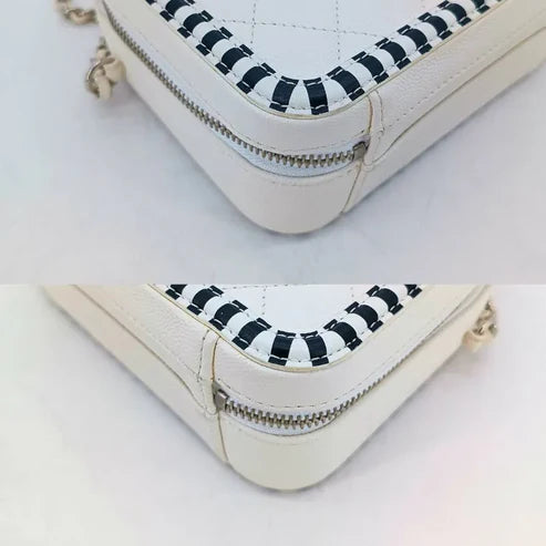 将图片加载到图库查看器，CHANEL Bicolor White/Black Caviar Leather Vanity Case Bag
