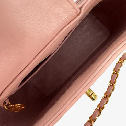将图片加载到图库查看器，CHANEL Vintage Pink Lambskin Handbag
