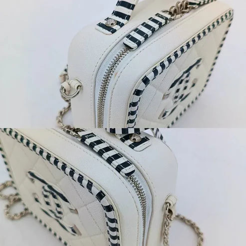 将图片加载到图库查看器，CHANEL Bicolor White/Black Caviar Leather Vanity Case Bag

