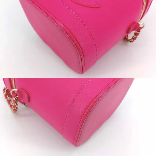 将图片加载到图库查看器，CHANEL Pink Lambskin Vanity Case Bag

