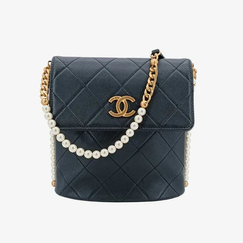 将图片加载到图库查看器，CHANEL Black Calfskin Imitation Pearls Flap Bag
