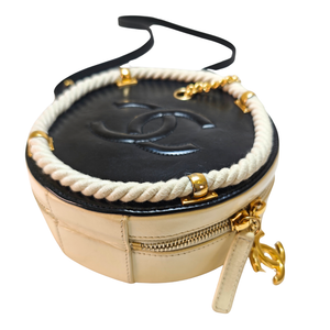 CHANEL 2019 Crumpled Calfskin En Vogue Round Shoulder Bag