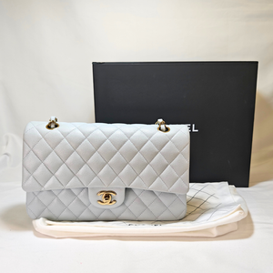 CHANEL スカイ ベイビー ブルー キャビアスキン  マトラッセ ダブルフラップ 25 ショルダーバッグ 