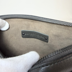BOTTEGA VENETA イントレチャート マルチポケット ショルダーバッグ 