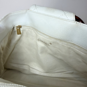 CHANEL Vintage White Caviarskin Leather Wood Handle Hand Bag