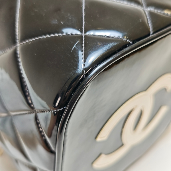 将图片加载到图库查看器，CHANEL Heart Mirror Black Vanity
