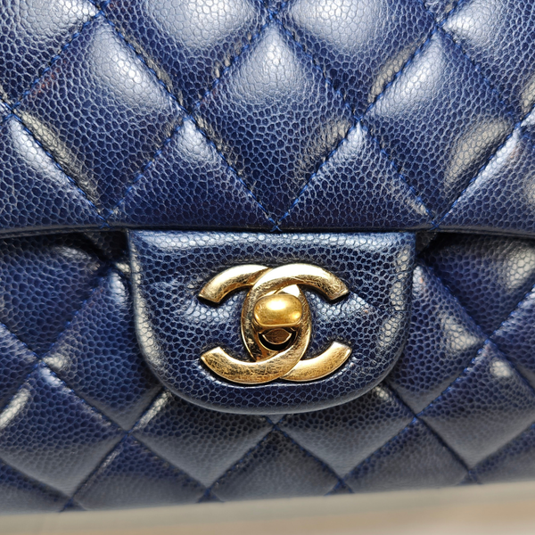 将图片加载到图库查看器，CHANEL Navy Caviar Medium Classic Flap Bag Serial Plate
