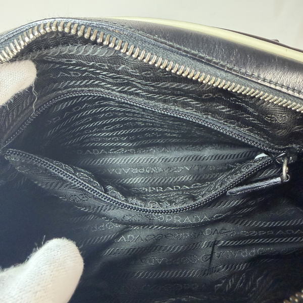 이미지를 갤러리 뷰어에 로드 , PRADA Archive Black Leather Bowler Bag
