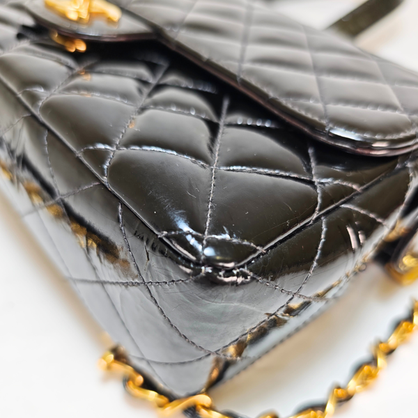 将图片加载到图库查看器，CHANEL Black Flap Backpack Patent Leather Gold CC Logo Hardware

