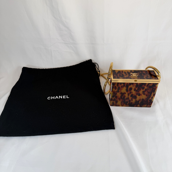 将图片加载到图库查看器，CHANEL Mini Plexiglass Minaudiére
