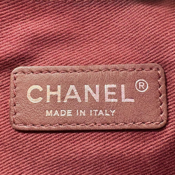 将图片加载到图库查看器，CHANEL Black Calfskin Quilted Chain CC Wristlet Clutch
