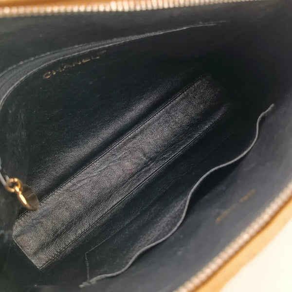 将图片加载到图库查看器，CHANEL Vintage Beige Caviar Leather Quilted Camera Bag
