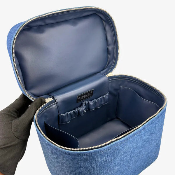 将图片加载到图库查看器，CHANEL Vintage Blue Denim Vanity Case
